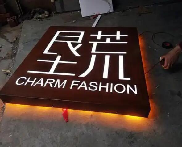 光泽耐候钢板灯箱